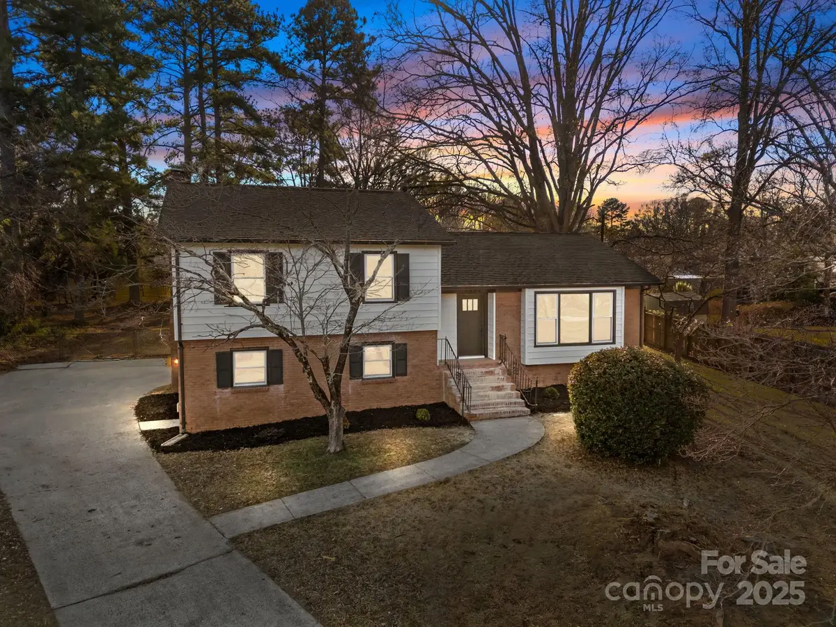 5324 Cheval Place, Charlotte, NC 28205 - Image #1