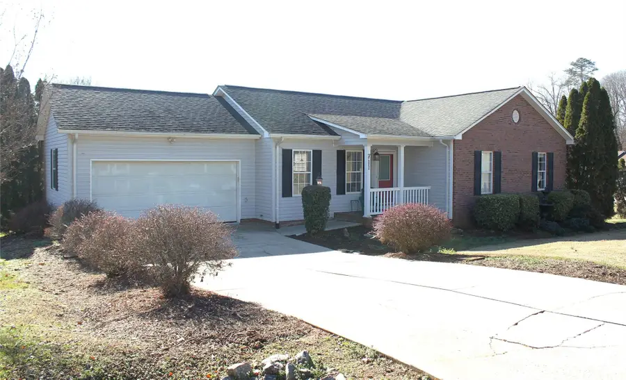 711 Braemore Court Nw, Conover, NC 28613 - Image #2