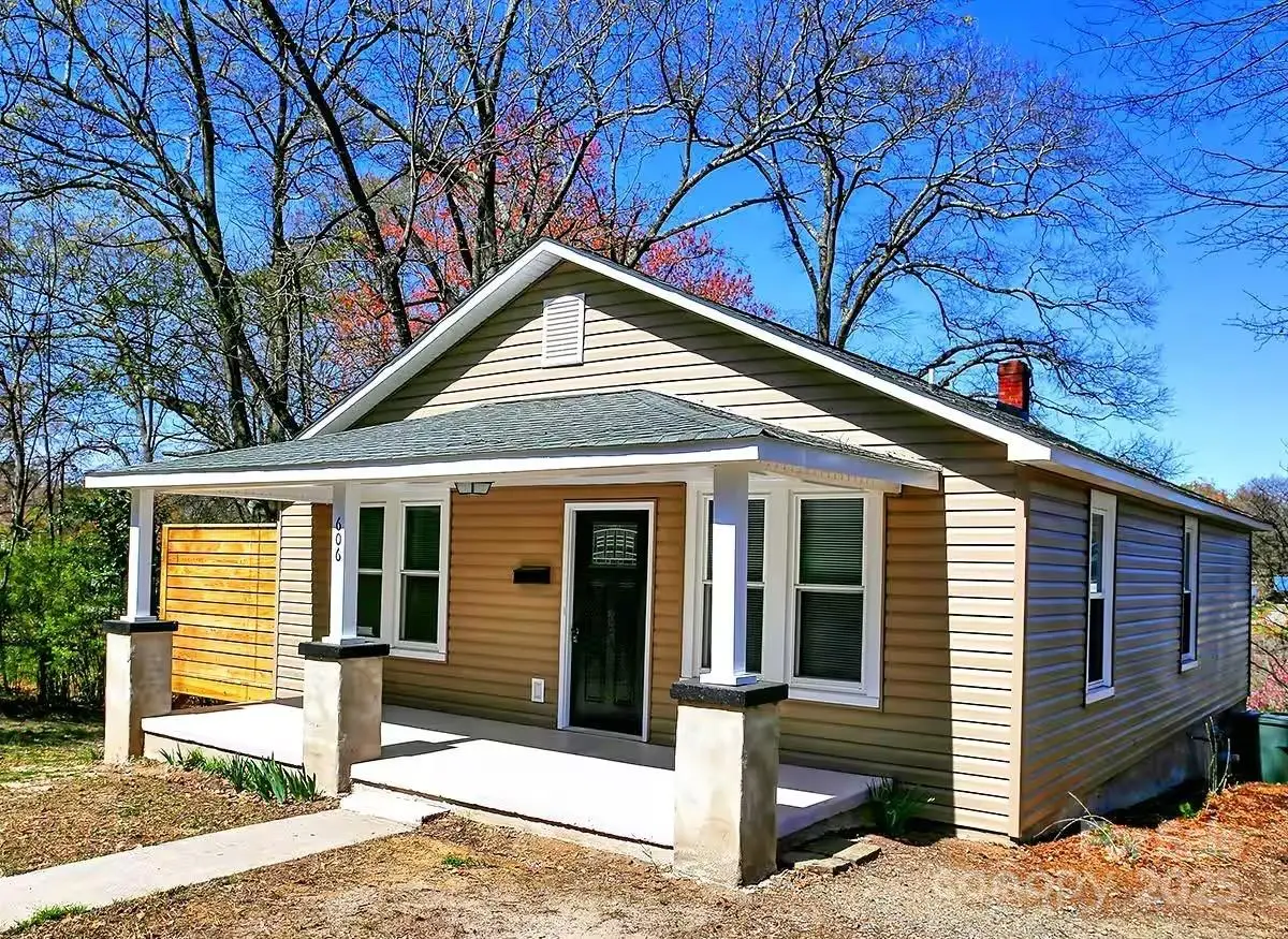 606 Childs Street, Lincolnton, NC 28092 - #1