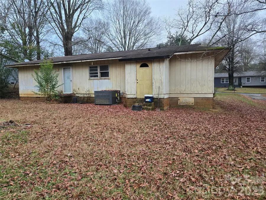 1712 Northwoods Drive, Kings Mountain, NC 28086 - Image #2