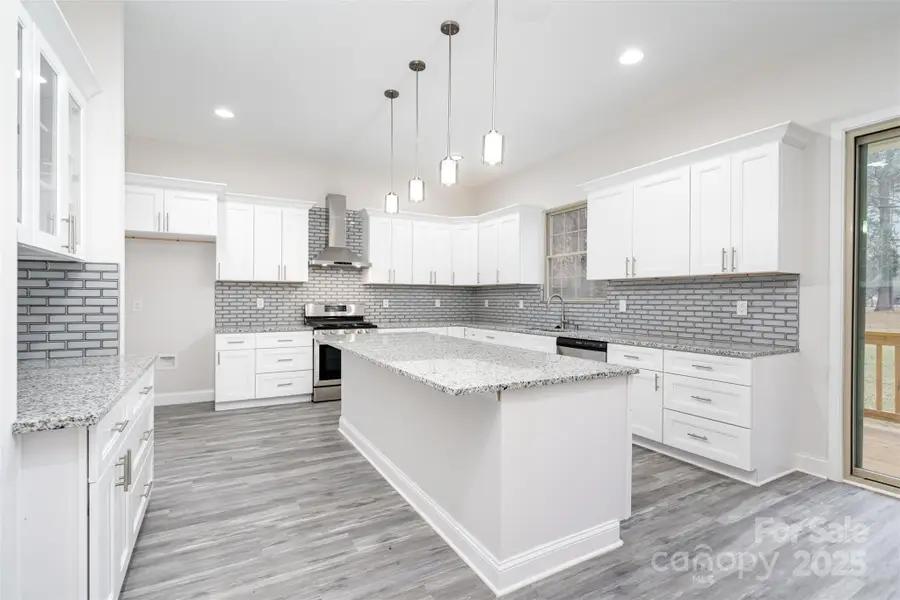 5125 Isaac Drive, Charlotte, NC 28216 - Image #3