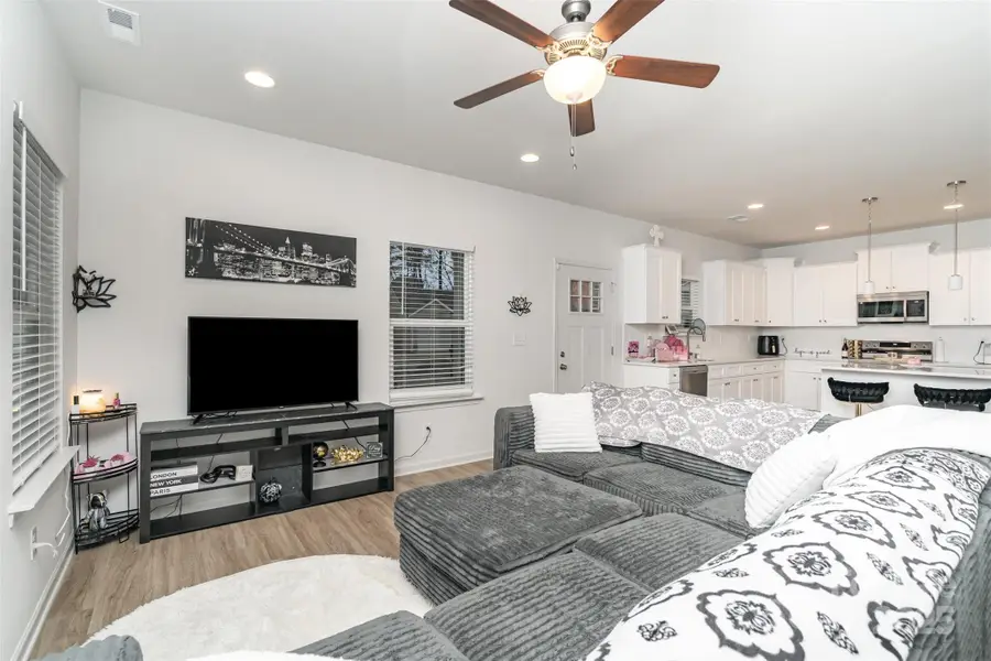 1124 Thayer Glen Court, Charlotte, NC 28213 - Image #2