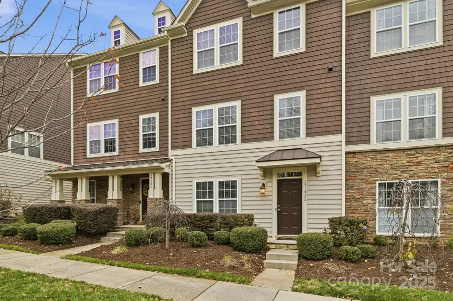 19105 Chandlers Landing Drive, Cornelius, NC 28031 - Image #3