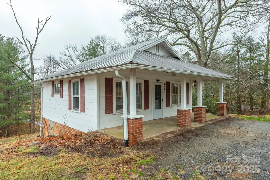 657 Old Fort Road, Fairview, NC 28730 - Image #2