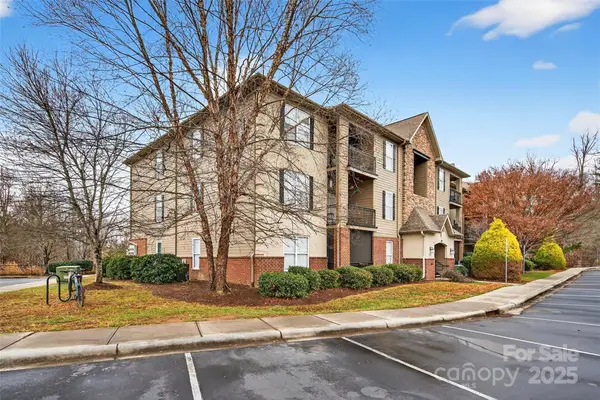 202 Brickton Village Circle #201, Fletcher, NC 28732