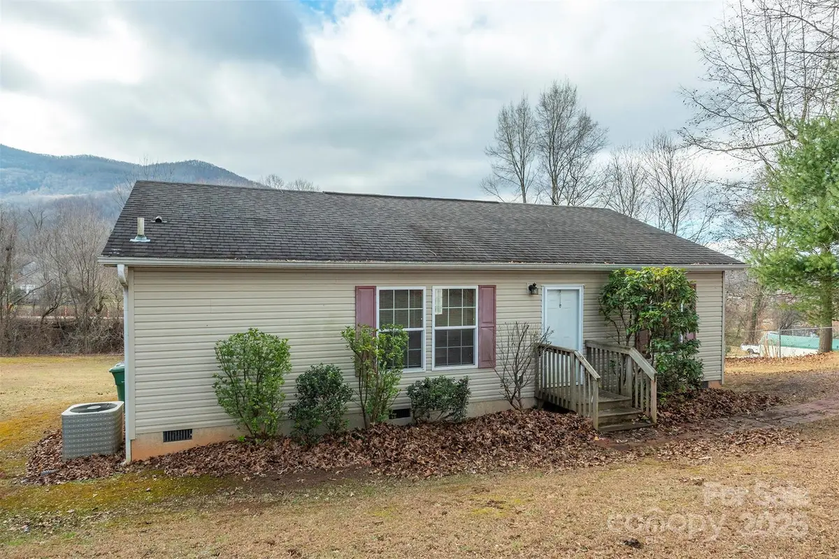 332 Richmond Avenue, Swannanoa, NC 28778 - Image #1