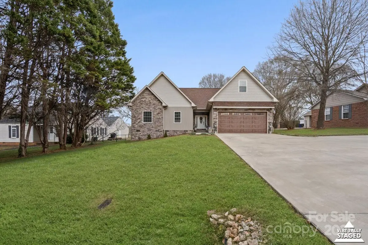 3670 9th Street Drive Ne, Hickory, NC 28601 - Image #1
