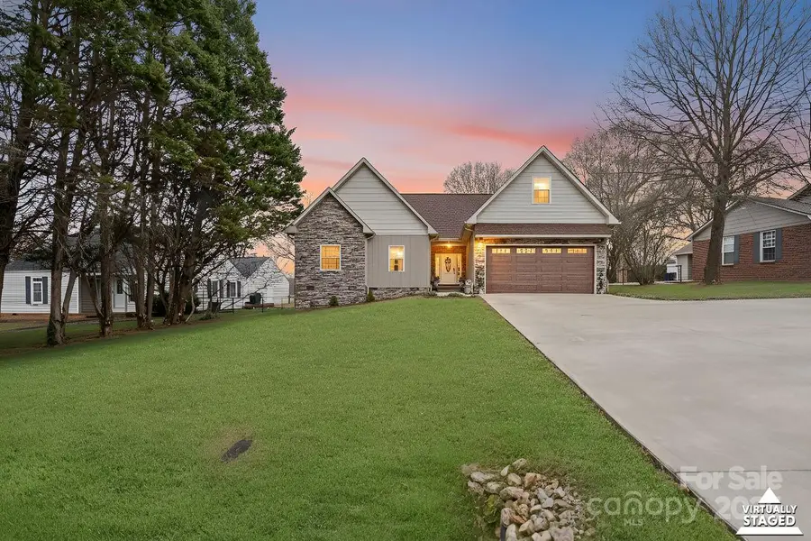 3670 9th Street Drive Ne, Hickory, NC 28601 - Image #2