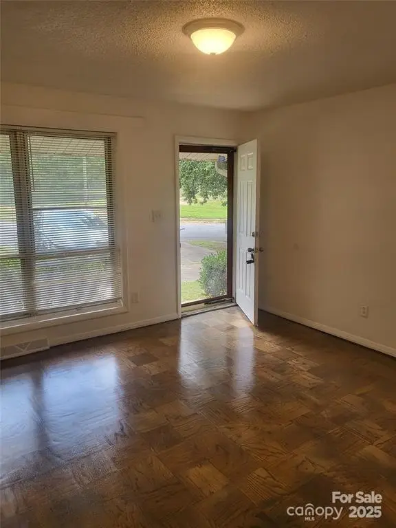 4731 Highlake Drive, Charlotte, NC 28215 - Image #2