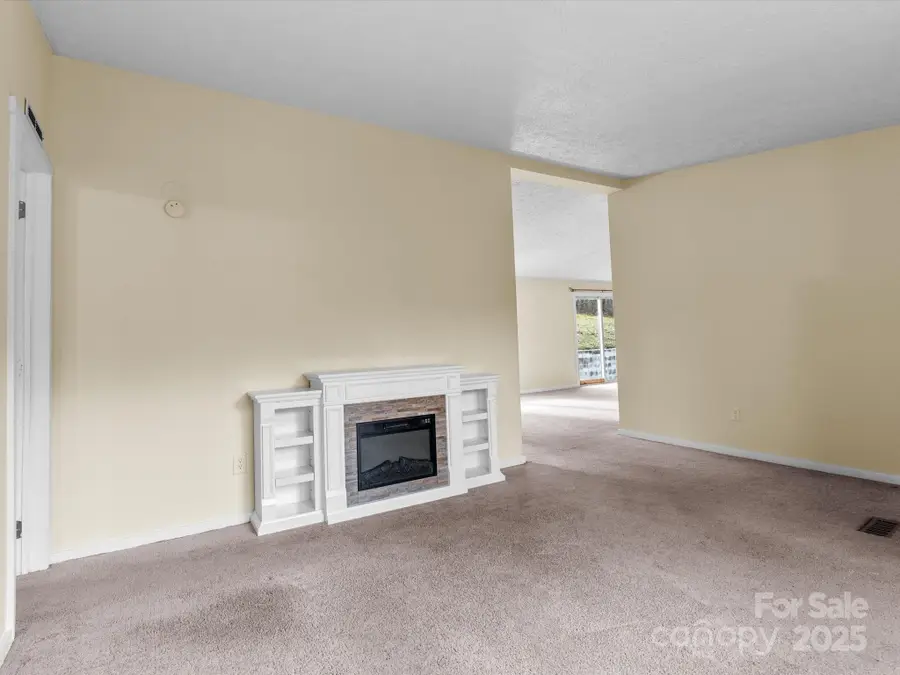 205 Kirk Way, Candler, NC 28715 - Image #3