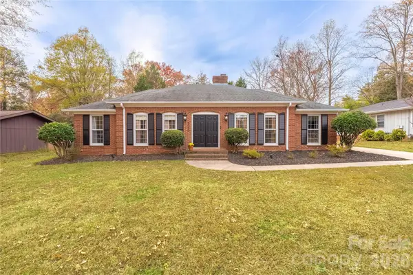 6040 Coatbridge Lane, Charlotte, NC 28212