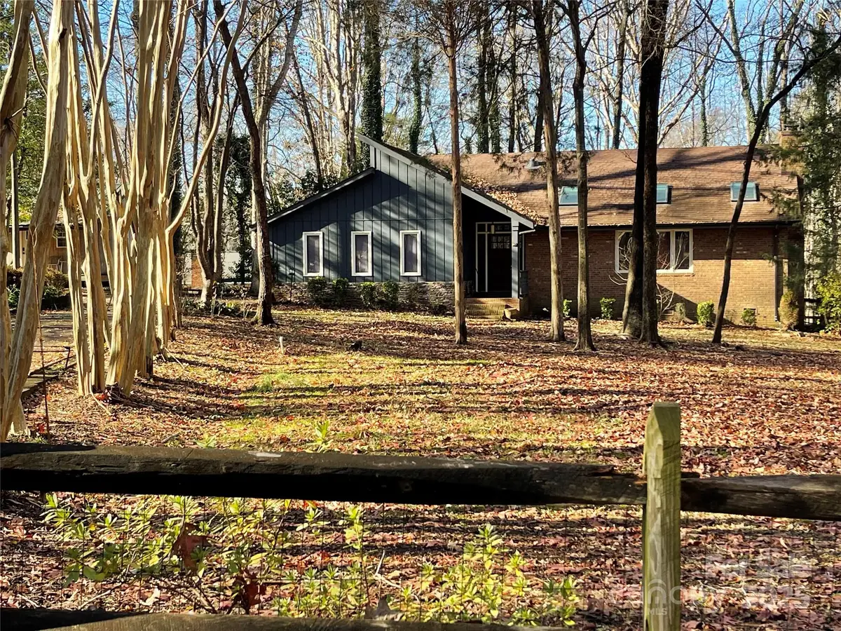 5434 Beckhaven Lane, Charlotte, NC 28216 - Image #1