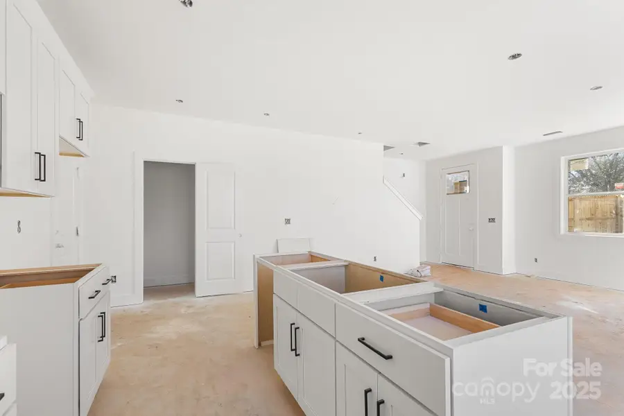 901 N Hoskins Road, Charlotte, NC 28216 - Image #3