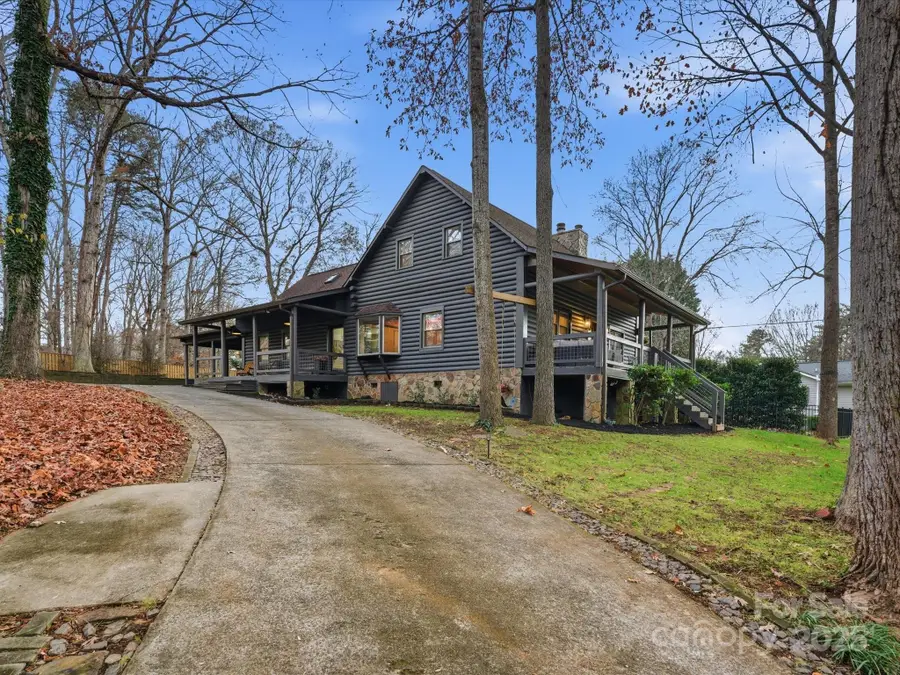 19810 Schooner Drive, Cornelius, NC 28031 - Image #2