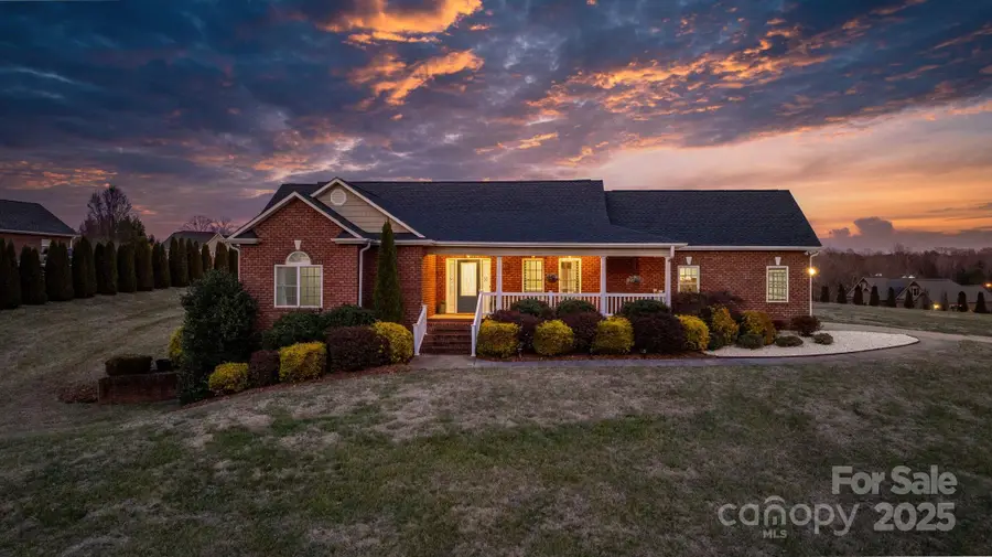 5174 S Oak Circle, Granite Falls, NC 28630 - Image #2