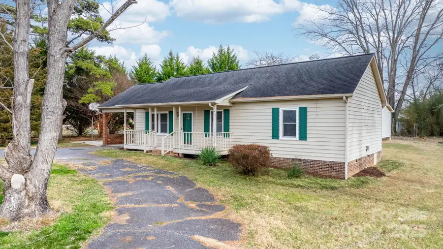 4012 24th Street Place Ne, Hickory, NC 28601 - Image #2