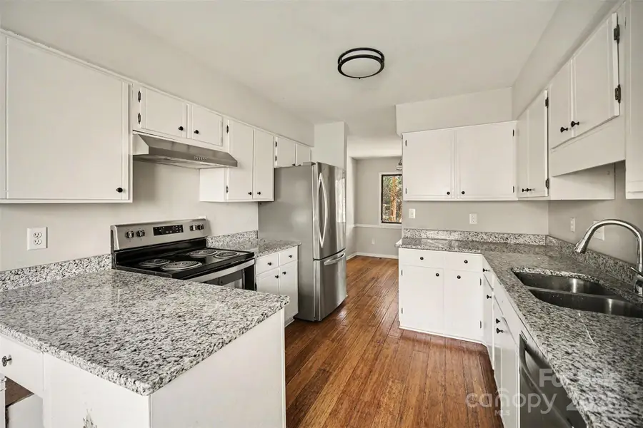 7913 Horse Chestnut Lane, Charlotte, NC 28277 - Image #3