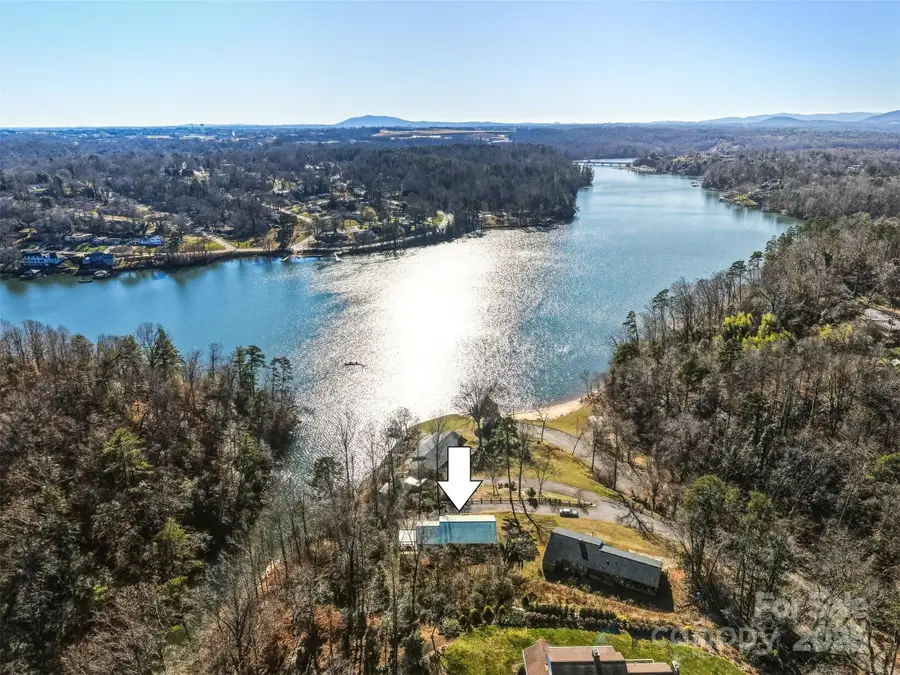 6294 Southlake Drive, Hickory, NC 28601 - Image #2