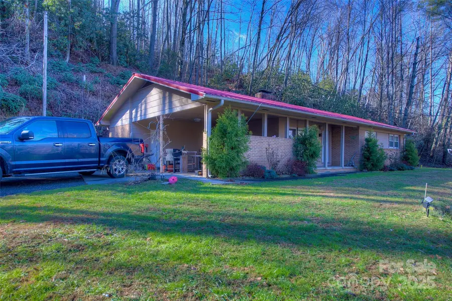 583 Deer Park Lake Road, Spruce Pine, NC 28777 - Image #2