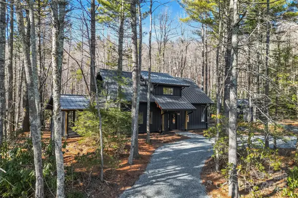 6260 Sunny Drive, Newland, NC 28657