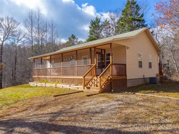 33 E H Bailey Road, Bryson City, NC 28713