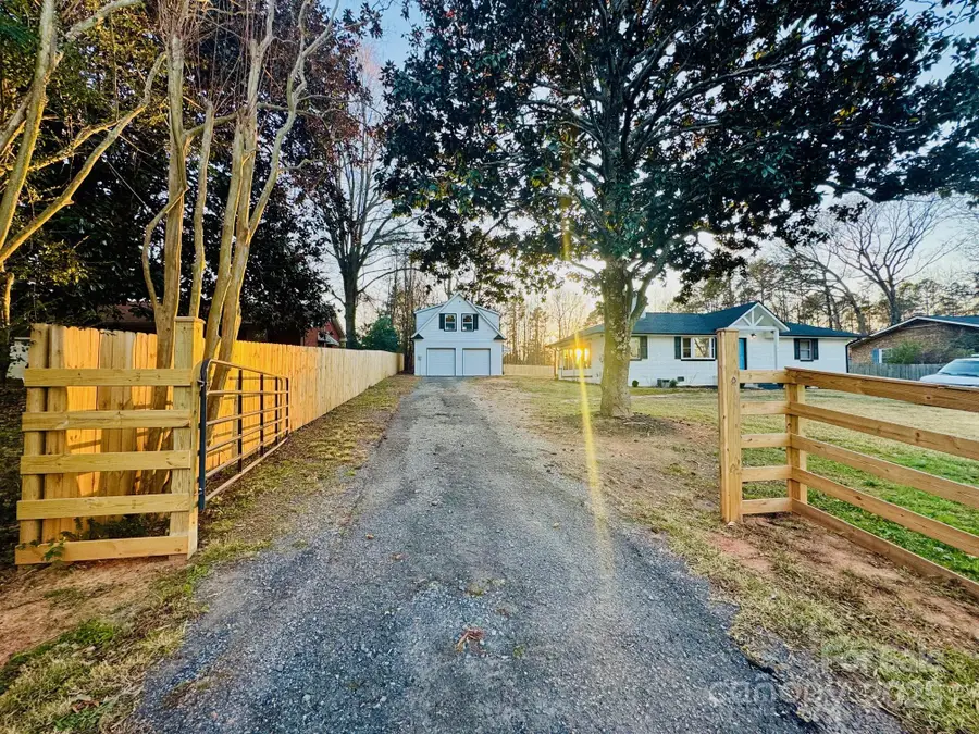 3107 Garrison Drive, Charlotte, NC 28269 - Image #2