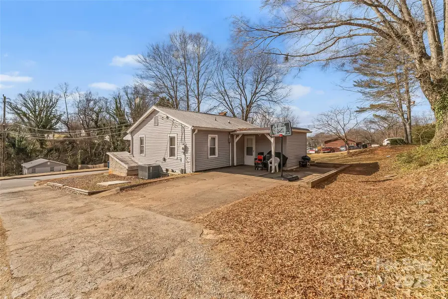 230 5th Avenue Sw, Hickory, NC 28602 - Image #2