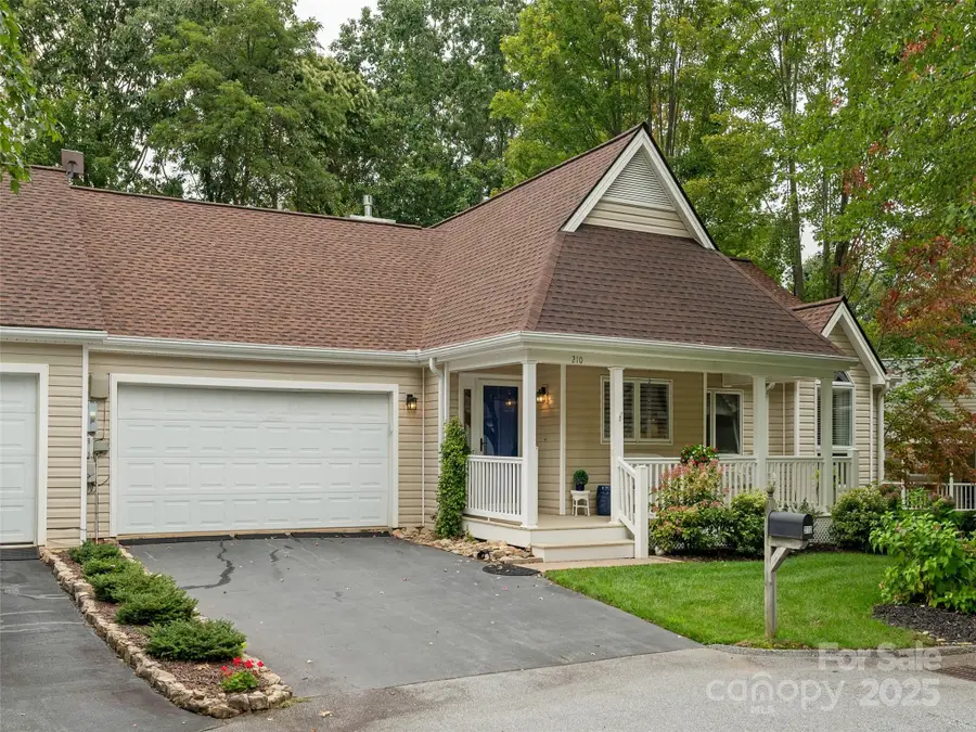 210 Black Oak Lane, Hendersonville, NC 28791 - Image #2