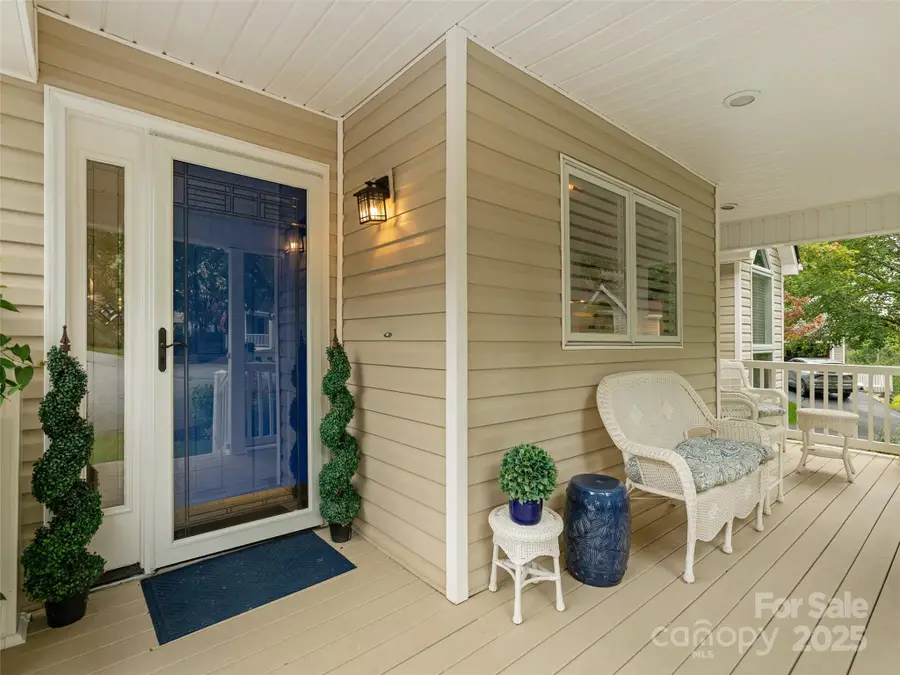 210 Black Oak Lane, Hendersonville, NC 28791 - Image #3