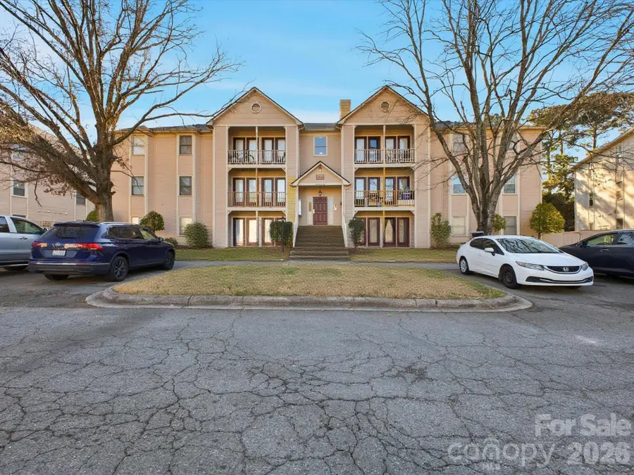 6146 Meadow Rose Lane, Charlotte, NC 28215 - Image #3