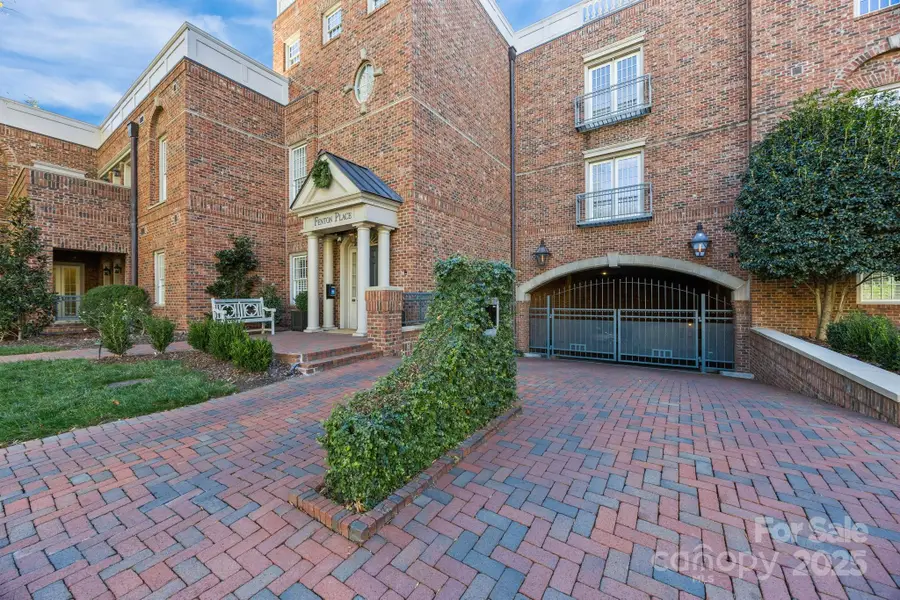 477 Fenton Place, Charlotte, NC 28207 - Image #2