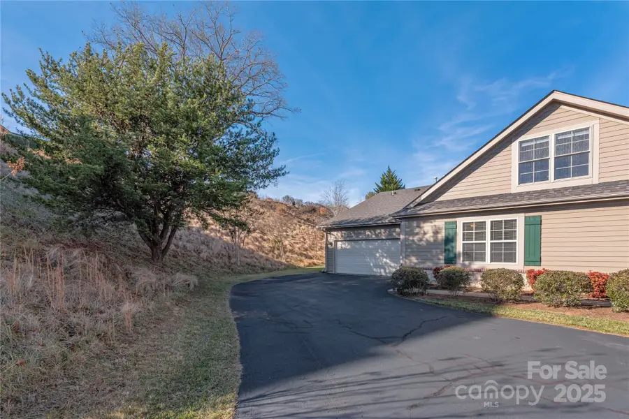 122 Outlook Circle, Swannanoa, NC 28778 - Image #2