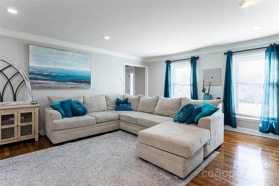 104 35th Avenue Nw, Hickory, NC 28601 - Image #3