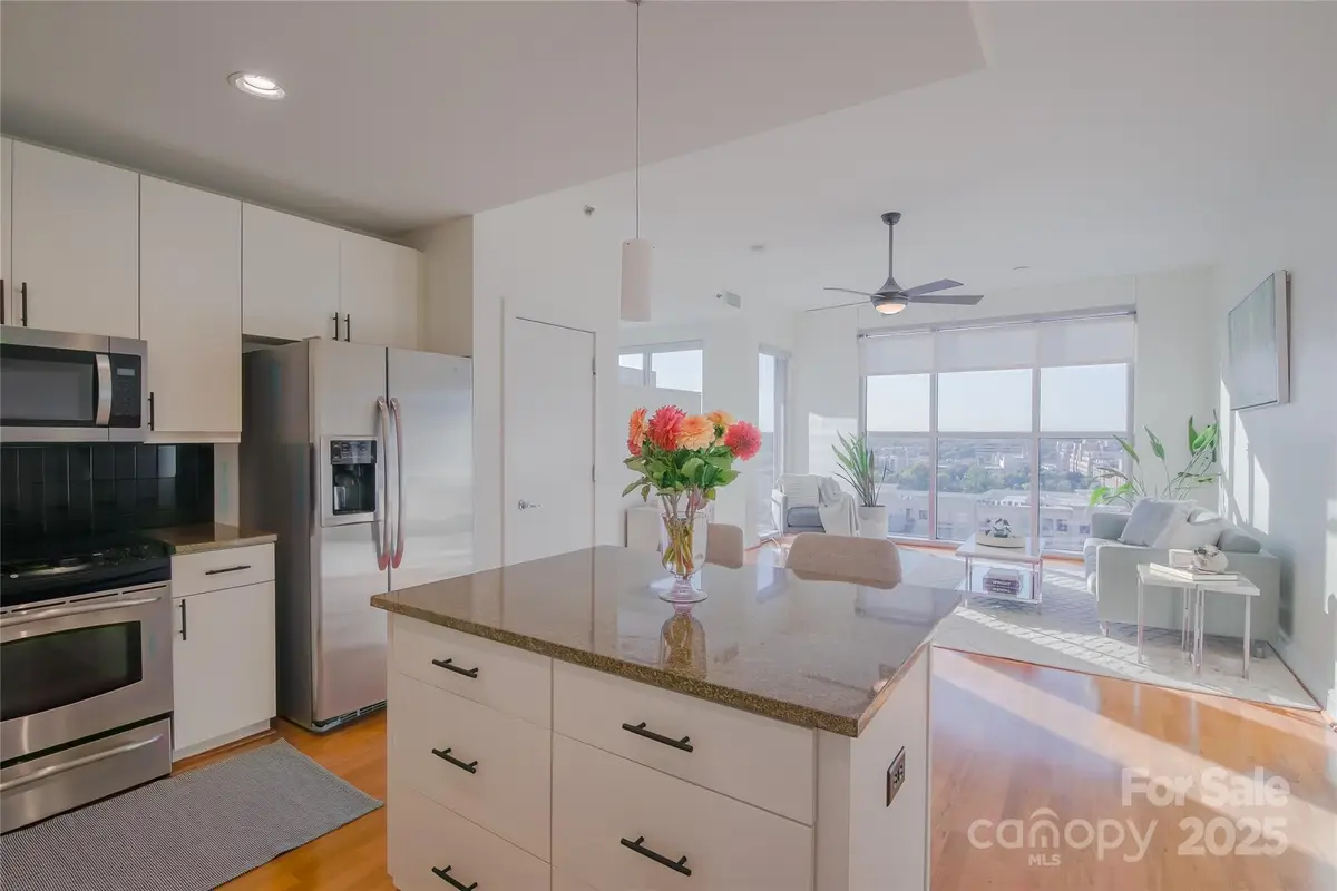 333 W Trade Street W #905, Charlotte, NC 28202 - Image #1