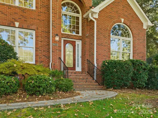 9421 Briarwick Lane, Charlotte, NC 28277