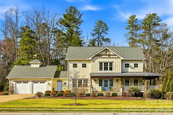 74 Shipman Parkway, Flat Rock, NC 28731