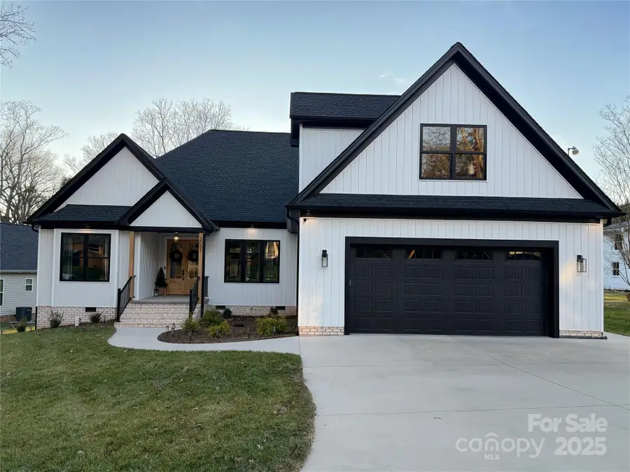 2057 13th Street Ne, Hickory, NC 28601 - Image #2