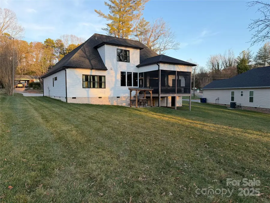 2057 13th Street Ne, Hickory, NC 28601 - Image #3