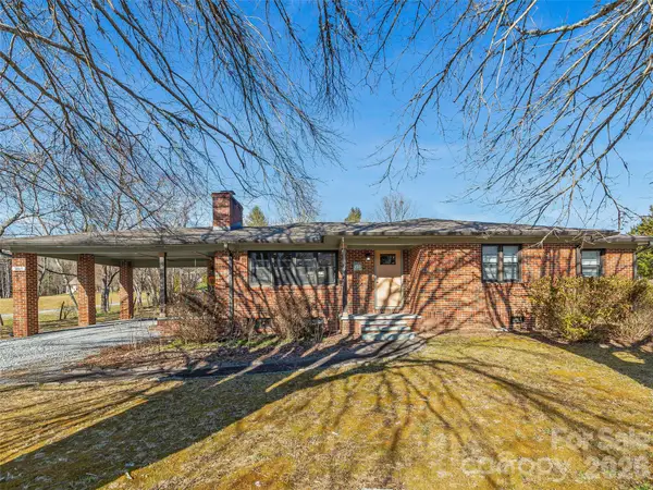 3869 Crab Creek Road, Penrose, NC 28739