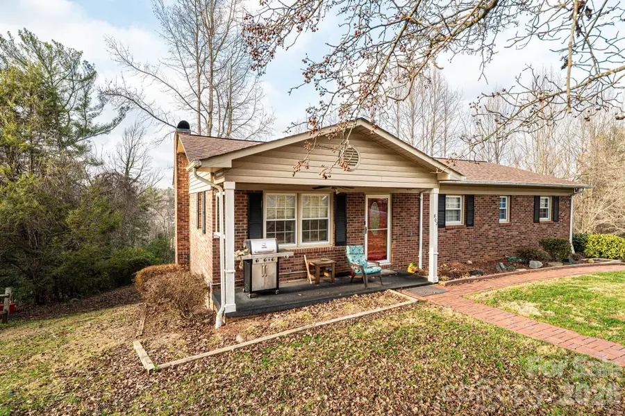 802 Woodbine Place Ne, Lenoir, NC 28645 - Image #2