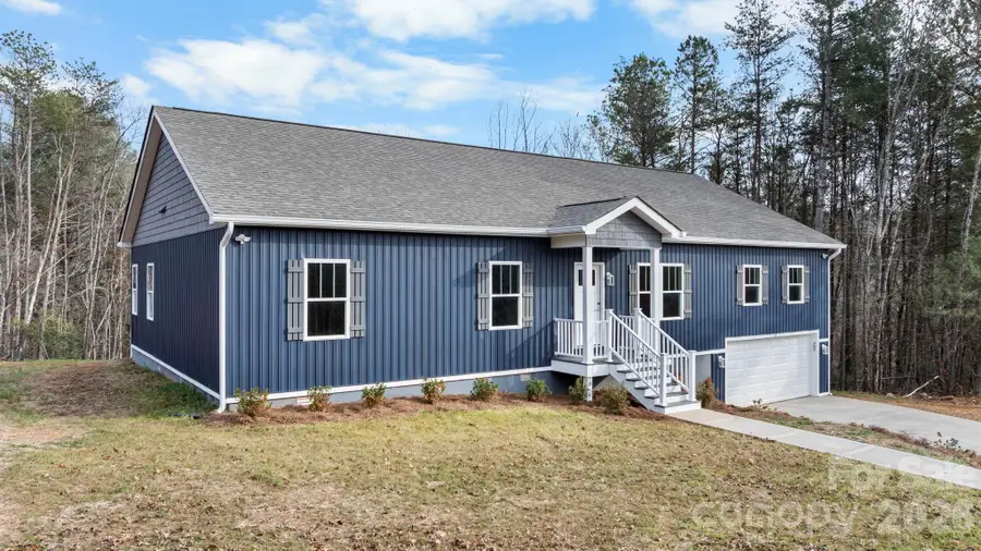 138 Cascades Drive, Hickory, NC 28601 - Image #2