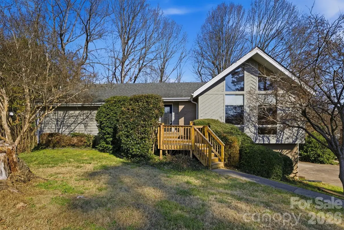 1750 10th Street Court Nw, Hickory, NC 28601 - Image #1