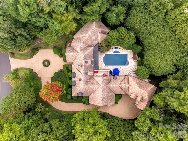 4231 Fox Brook Lane, Charlotte, NC 28211