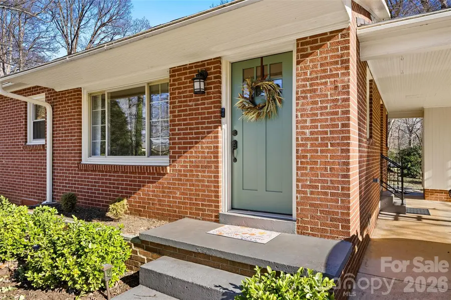 718 2nd Avenue Ne, Conover, NC 28613 - Image #2