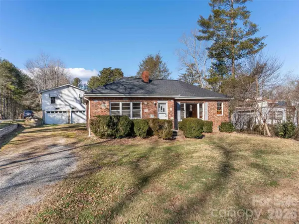 118 Rutledge Drive, Hendersonville, NC 28739