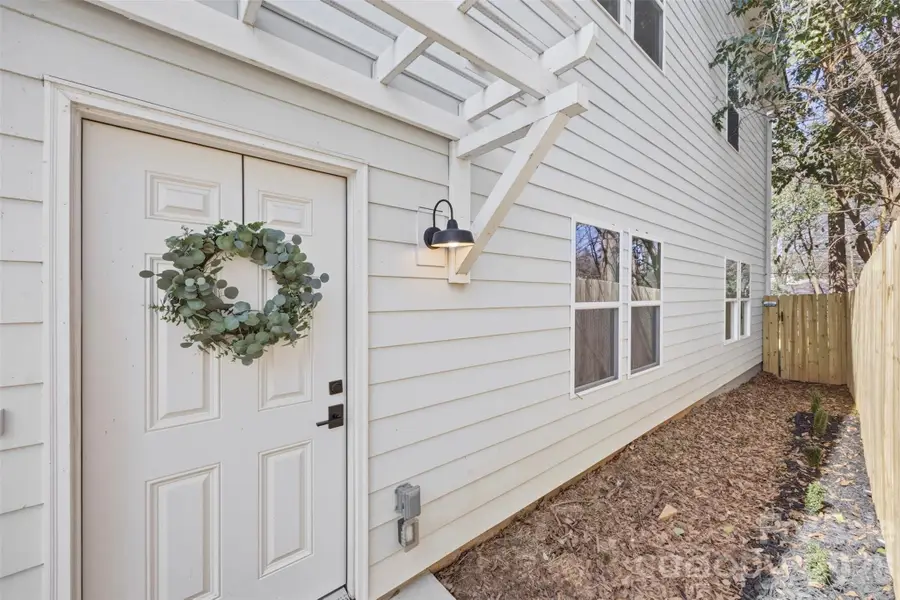 109 N Smallwood Place, Charlotte, NC 28216 - #2
