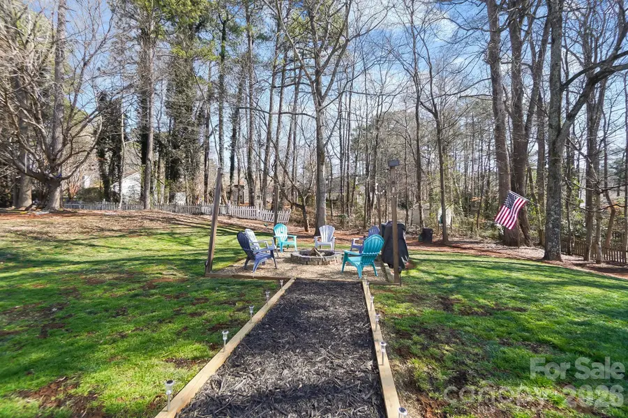 6904 Reedy Creek Road, Charlotte, NC 28215 - Image #2