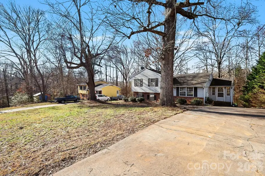 2601 Devon Drive, Dallas, NC 28034 - Image #3