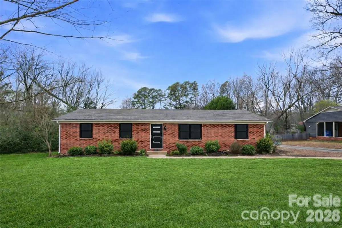 3029 Cresthill Drive, Charlotte, NC 28212 - Image #1