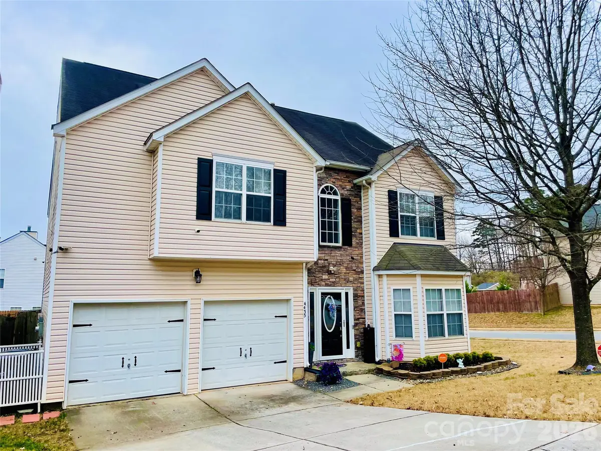 4435 Oakburn Drive, Charlotte, NC 28269 - Image #1